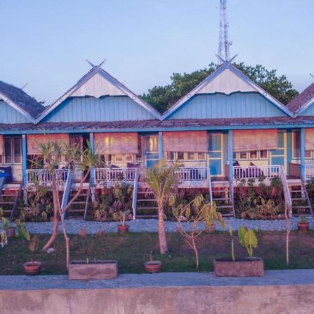 Moyo Island Resort Экстерьер фото