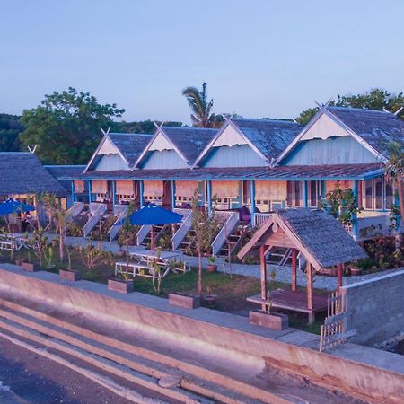 Moyo Island Resort Экстерьер фото