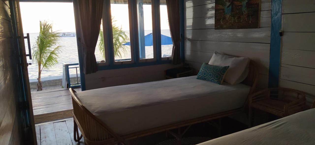 Moyo Island Resort Экстерьер фото