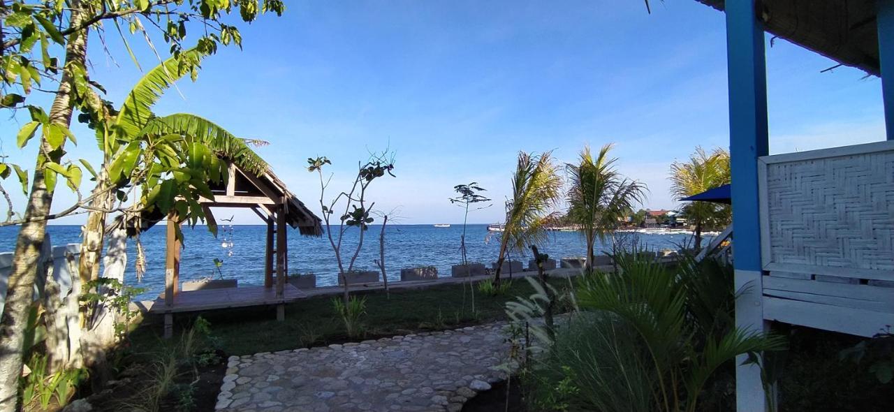 Moyo Island Resort Экстерьер фото