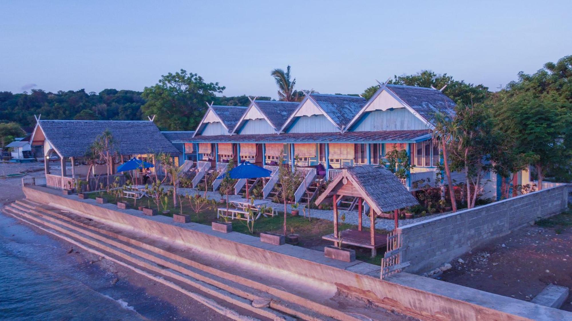 Moyo Island Resort Экстерьер фото